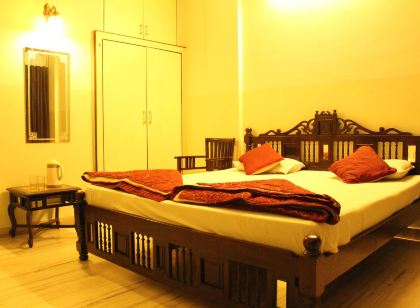 Hotel Chit Chat Palace