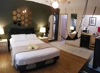 Inn Leather Guest House-Gay Male Only