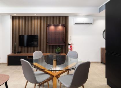 Modern 1BD Maisonette & Private BackYard