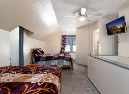 PERFECT FOR A LONG TIME STAY | 3 bdroom, sleeps 15 + dinning room