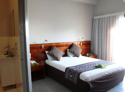 Smugglers Cove Beach Resort & Hotel