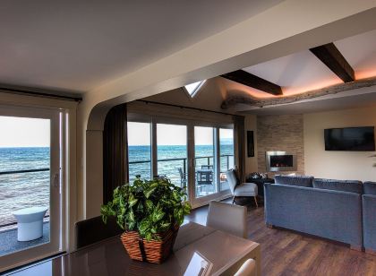 Qualicum Beach Ocean Suites
