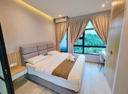 Sunset Seaview Vacation Condos @ Jesselton Quay