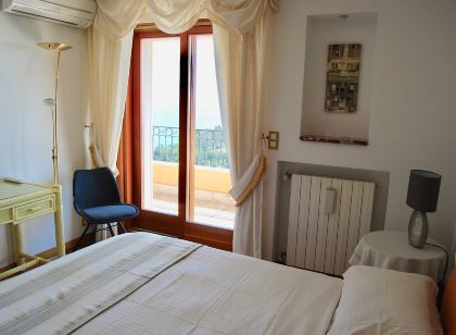 Superbe Penthouse avec vue panoramique sur Eze Village et la Côte d'Azur