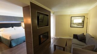 holiday-inn-express-edmonton-downtown