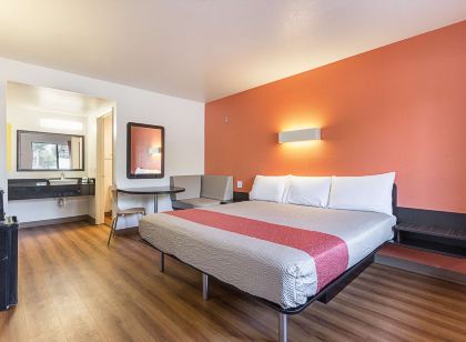 모텔 6 프레스노 - 노스 바커스 애비뉴