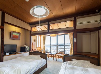 天空の城 三宜亭本館