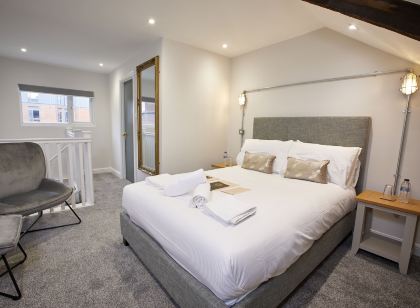 Three Cranes Serviced Apartments