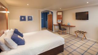 corus-hyde-park-hotel