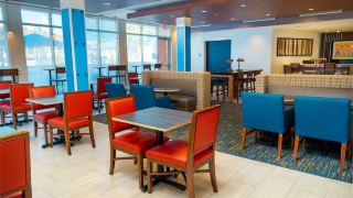 holiday-inn-express-and-suites-las-vegas-e-tropicana