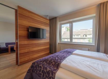 Pakat Suites