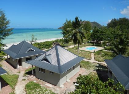 科特迪瓦足跡小木屋