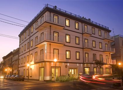 Card International Hotel