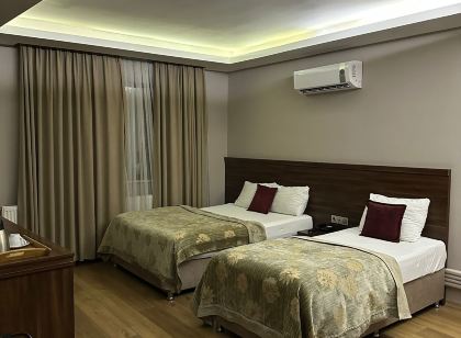 Grand Deluxe Hotel