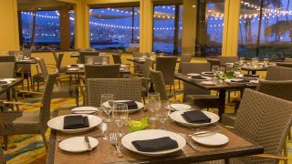 courtyard-by-marriott-king-kamehameha-s-kona-beach-hotel