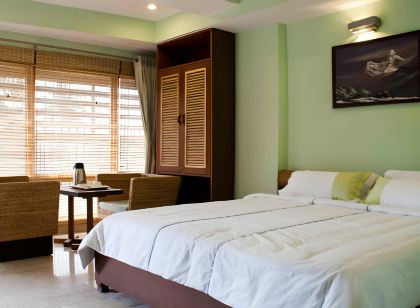 Hotel Rains Inn