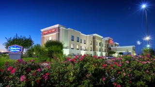 hampton-inn-and-suites-houston-rosenberg