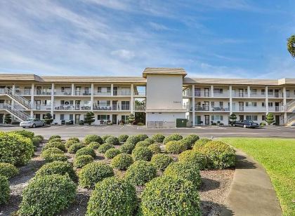 Retreat Between the Beach & Bay