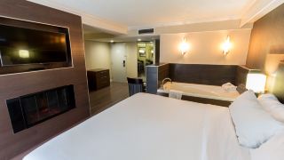 holiday-inn-express-edmonton-downtown