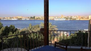 spring-hotel-luxor