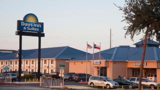 days-inn-and-suites-by-wyndham-laredo