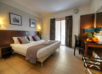 Carlton Hotel