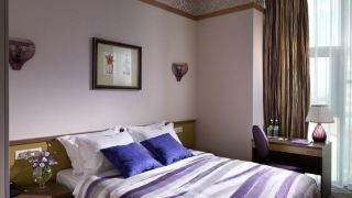 iris-art-hotel