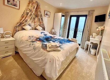 Willow Ridge - a Large Country House with 3 Rental Rooms