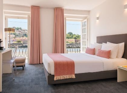 Miragaia Riverside Suites.