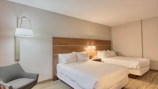 holiday-inn-express-and-suites-oshkosh-sr-41