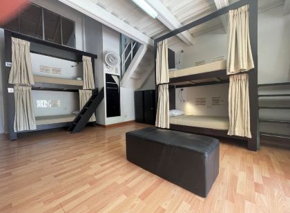 Hostal Lleras Calle 8
