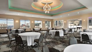holiday-inn-express-and-suites-atlanta-downtown