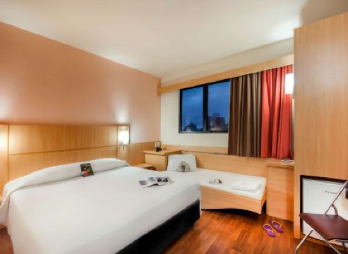 Ibis Curitiba Shopping