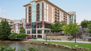 hampton-inn-and-suites-greenville-downtown-riverplace