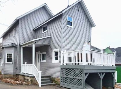 Cozy second floor unit in the heart of Downtown Charlevoix, 1BR / 1BA sleeps 4