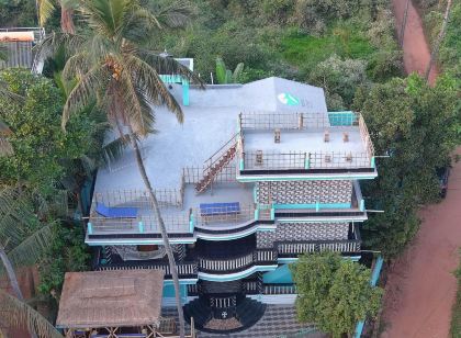 Tropical Wave Hostel Morjim