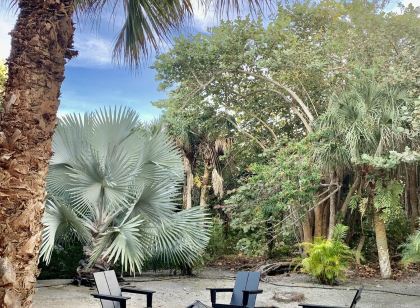 Island Paradise: Steps to Private Gulf Beaches, Pools, Hot Tub & Golf Cart ALL