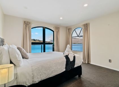 Lakefront Living at Remarkables Retreat Unit 3
