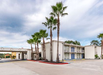 Motel 6 Cleveland, TX