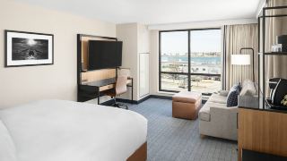 courtyard-portland-downtown-waterfront