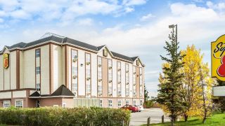 super-8-by-wyndham-calgary-airport