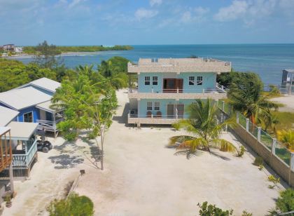 Hidden Treasure Vacation Home Blue Bay Cottage