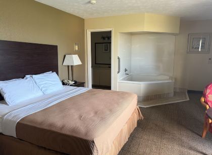 Clinton Inn & Suites