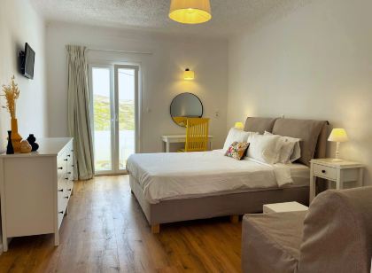 Adonis Hotel Studios & Apartments