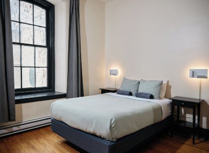 Saintlo Ottawa Jail Hostel