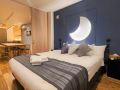 house-hotel-friend