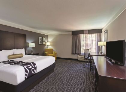 La Quinta Inn & Suites by Wyndham Santa Clarita - Valencia
