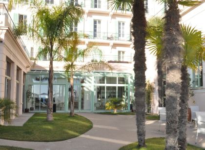 Hôtel 3 étoiles Le Balmoral - Menton - Vacances Bleues