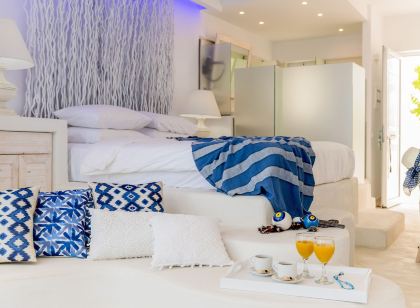 Kouros Home Hotel