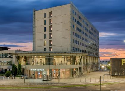 NH Lyon Airport